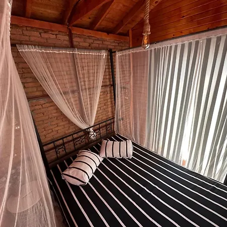Couette-café Otantik Tas Ev 3*