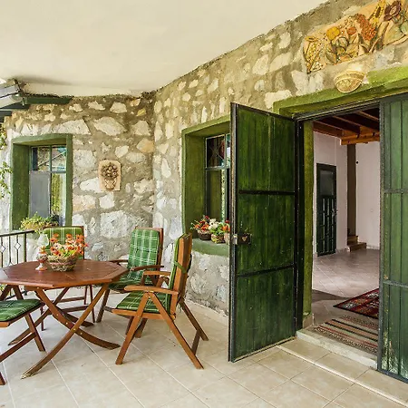 Otantik Tas Ev B&B 3*