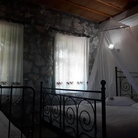 Otantik Tas Ev B&B