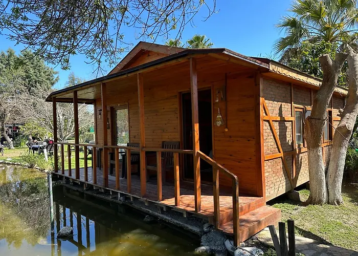 Otantik Tas Ev Bed & Breakfast Dalaman