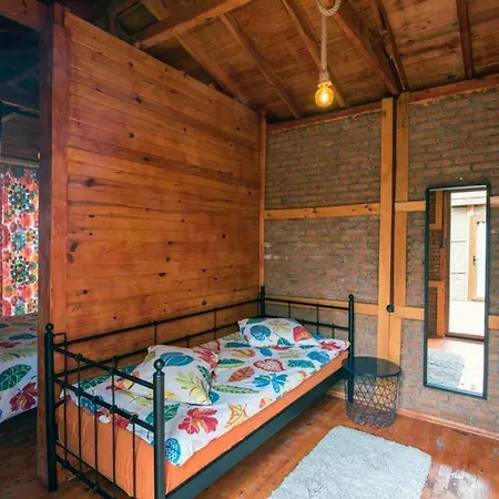 فندق مبيت وإفطار أوتانتيك تاس إيف دالامان