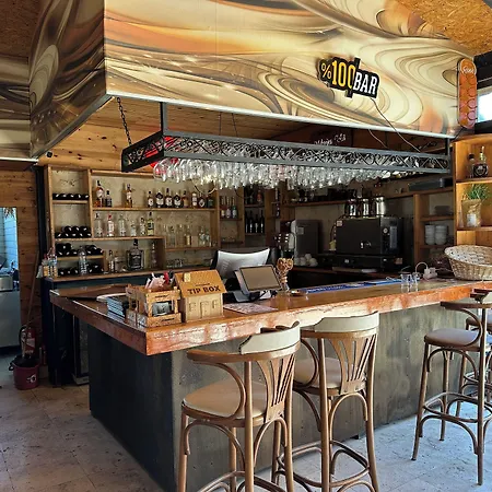 Couette-café Otantik Tas Ev 3*