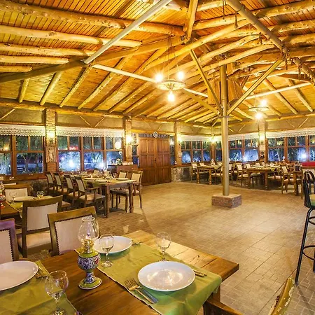 أوتانتيك تاس إيف