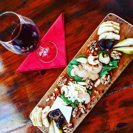 أوتانتيك تاس إيف