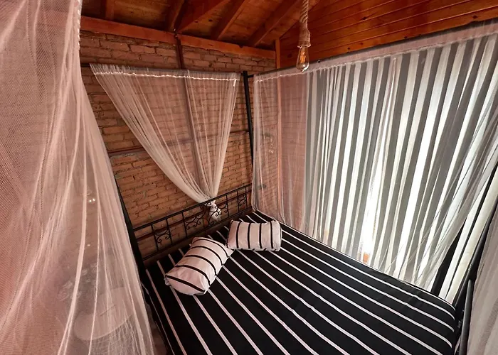 Bed & Breakfast Otantik Tas Ev 3*