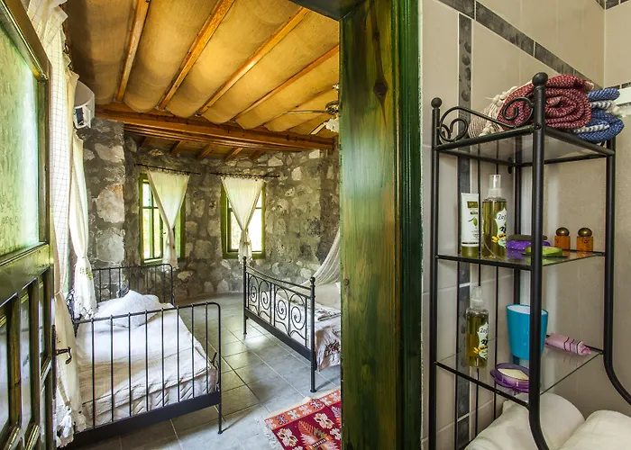 Otantik Tas Ev Bed & Breakfast Dalaman