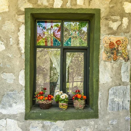 Couette-café Otantik Tas Ev 3*