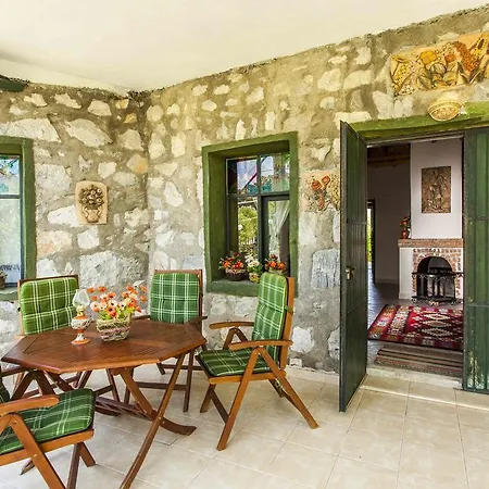 ベッド・アンド・ブレックファスト Otantik Tas Ev